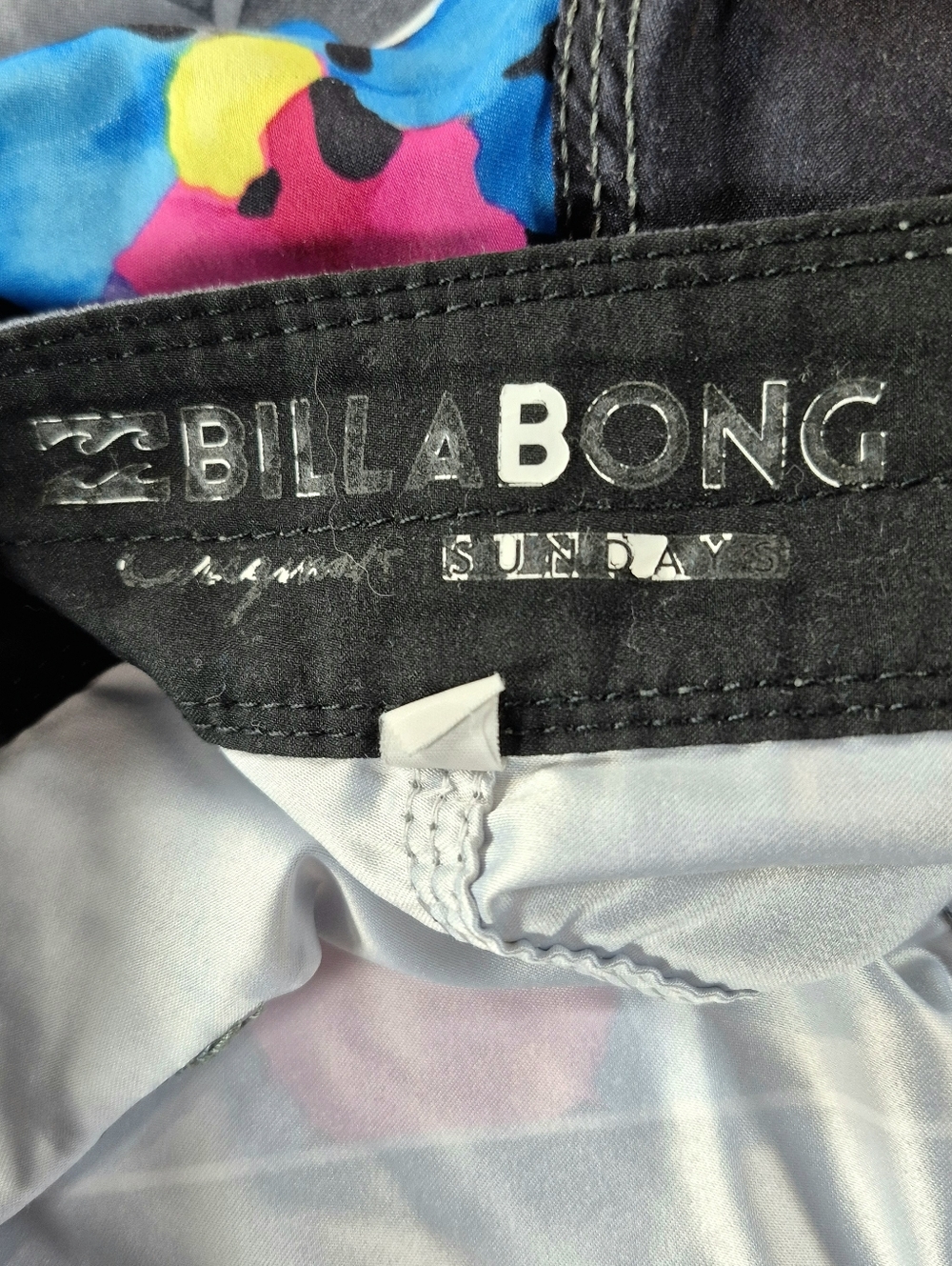Billabong Men's Sundays OG Floral Boardshorts Black Multi Size 34 Swim Surf - Picture 2 of 11